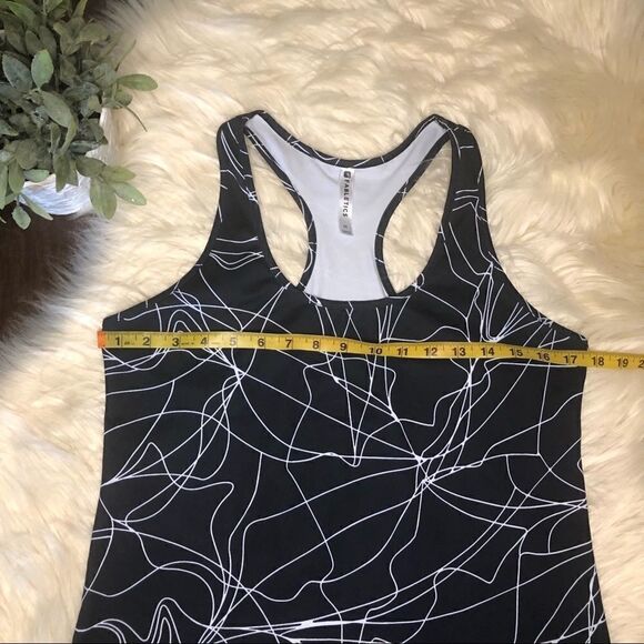 Fabletics Mary tank rackerback size medium - Picture 6 of 7